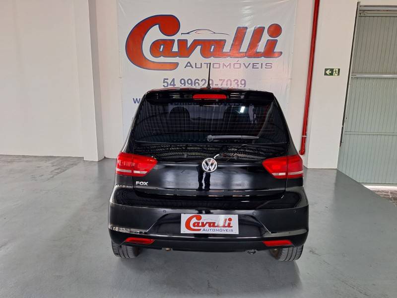 VOLKSWAGEN - FOX - 2015/2016 - Preta - R$ 47.900,00