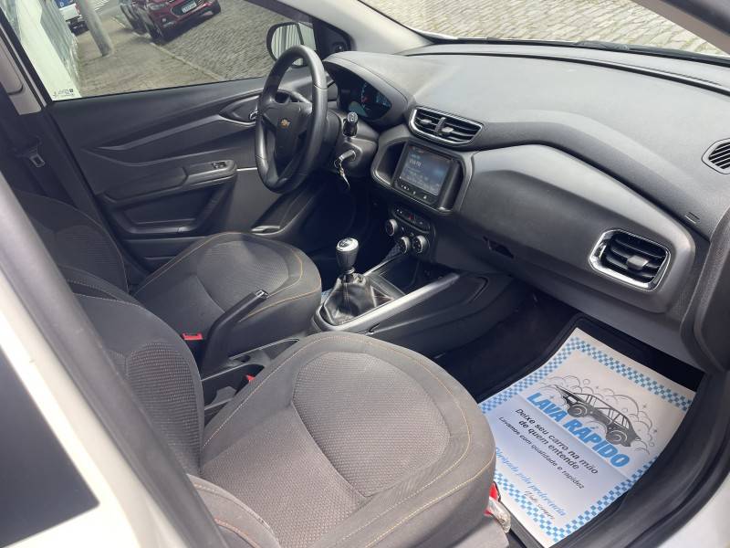 CHEVROLET - ONIX - 2014/2015 - Branca - R$ 48.900,00