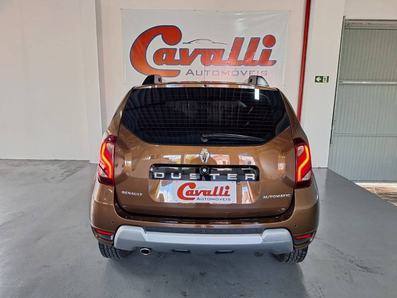 RENAULT - DUSTER - 2016/2017 - Marrom - R$ 67.900,00