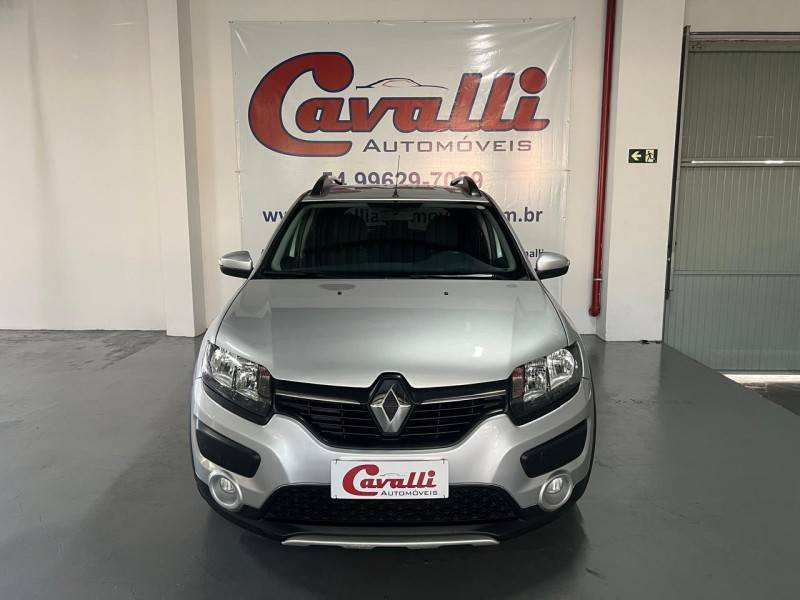 RENAULT - SANDERO - 2015/2015 - Prata - R$ 45.900,00
