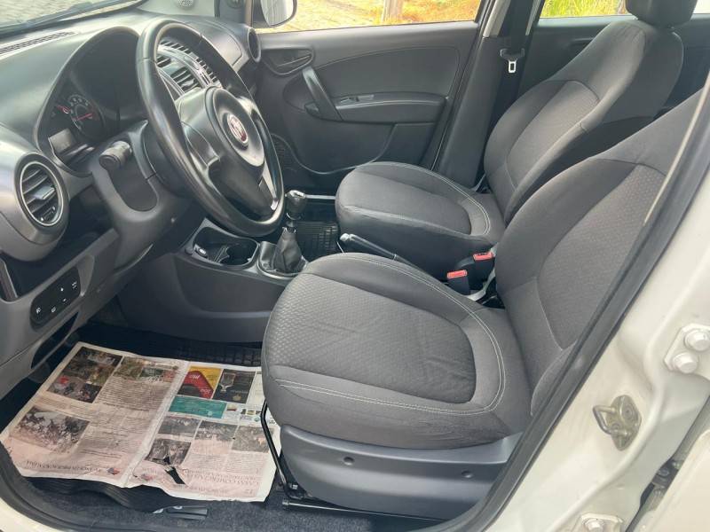 FIAT - GRAND SIENA - 2017/2018 - Branca - R$ 43.900,00