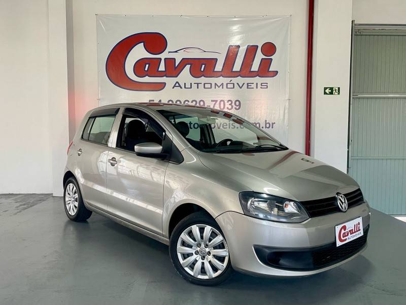 VOLKSWAGEN - FOX - 2010/2011 - Prata - R$ 32.900,00