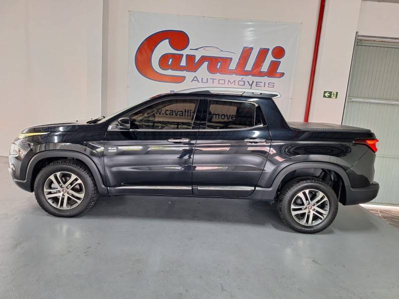 FIAT - TORO - 2016/2017 - Preta - R$ 100.900,00