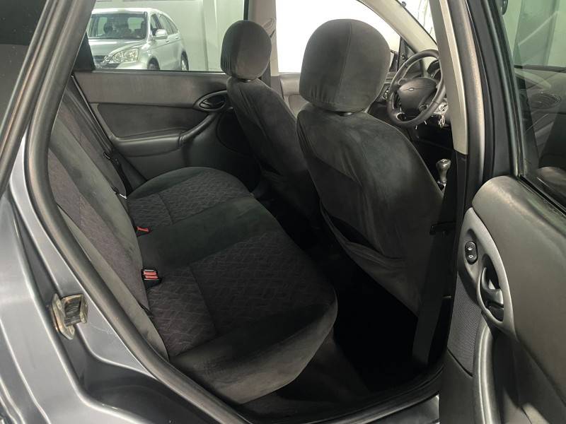 FORD - FOCUS - 2003/2003 - Cinza - R$ 19.900,00