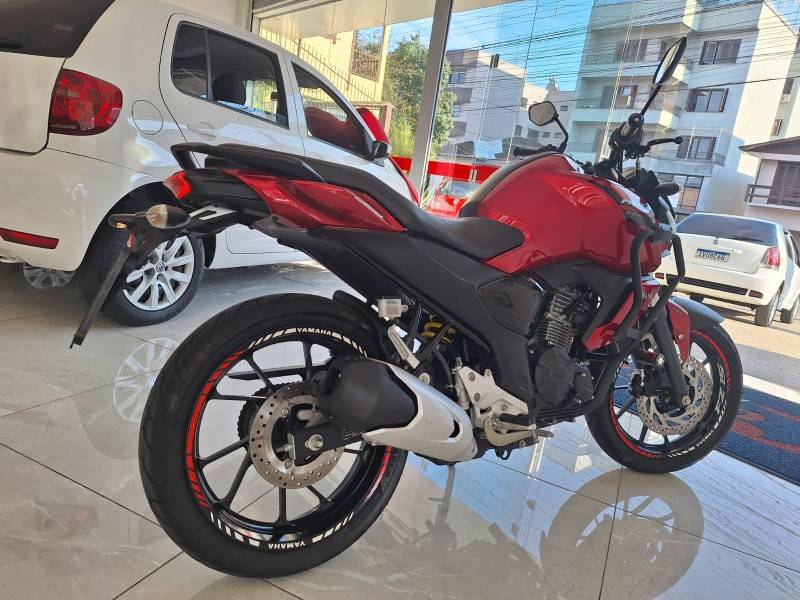 YAMAHA - FAZER - 2024/2024 - Vermelha - R$ 20.900,00