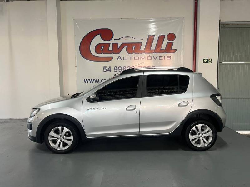 RENAULT - SANDERO - 2015/2015 - Prata - R$ 45.900,00