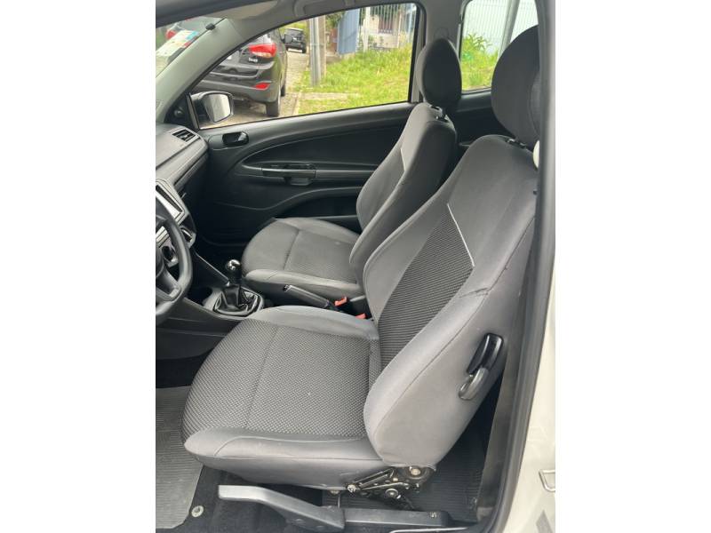 VOLKSWAGEN - SAVEIRO - 2020/2021 - Branca - R$ 69.900,00