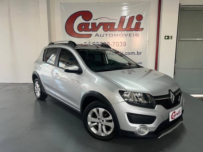 RENAULT - SANDERO - 2015/2015 - Prata - R$ 45.900,00