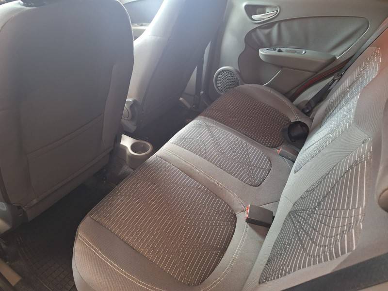 FIAT - PALIO - 2013/2014 - Vermelha - R$ 33.900,00