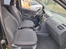 VOLKSWAGEN - FOX - 2015/2016 - Preta - R$ 47.900,00