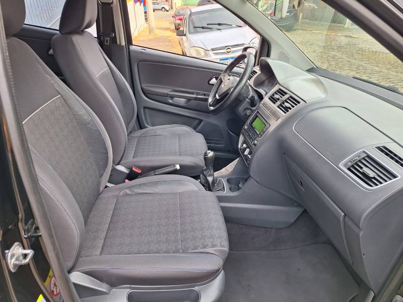 VOLKSWAGEN - FOX - 2015/2016 - Preta - R$ 47.900,00