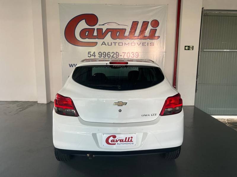 CHEVROLET - ONIX - 2016/2016 - Branca - R$ 58.900,00