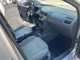 VOLKSWAGEN - FOX - 2010/2011 - Prata - R$ 32.900,00