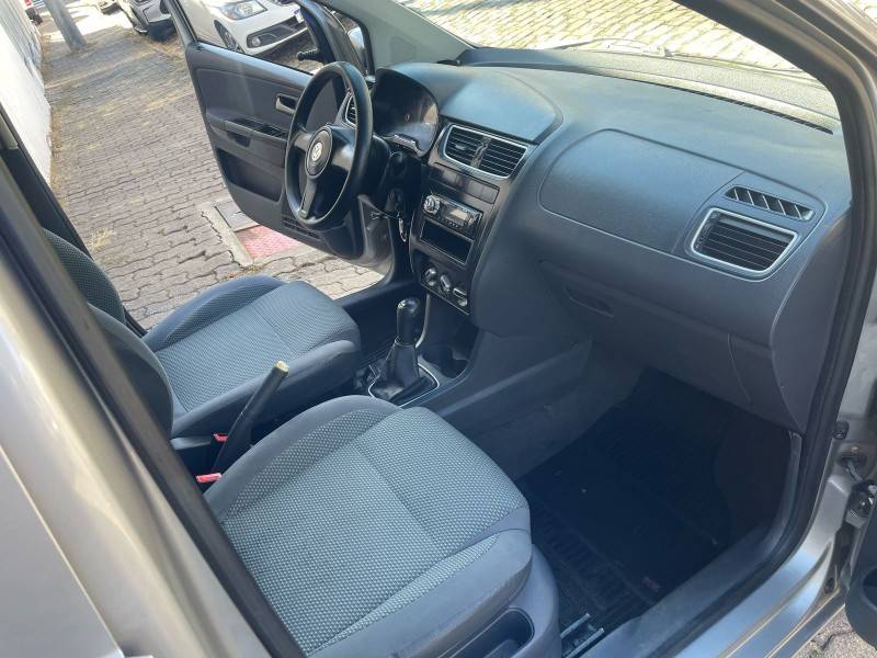 VOLKSWAGEN - FOX - 2010/2011 - Prata - R$ 32.900,00