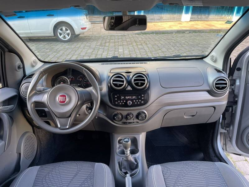 FIAT - PALIO - 2014/2014 - Prata - R$ 38.900,00