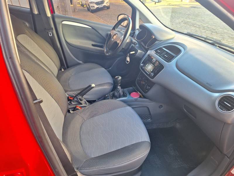 FIAT - PUNTO - 2016/2017 - Vermelha - R$ 48.900,00