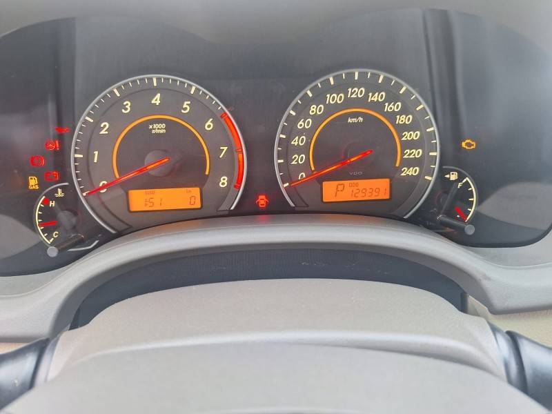 TOYOTA - COROLLA - 2010/2011 - Bege - R$ 66.900,00