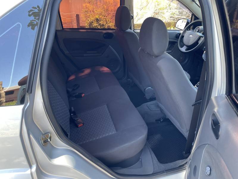 FORD - FIESTA - 2004/2005 - Prata - R$ 24.900,00