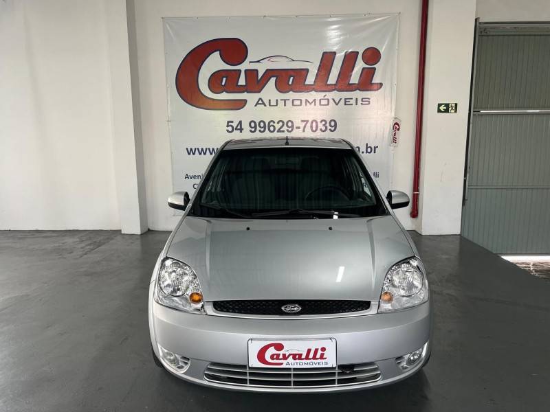 FORD - FIESTA - 2002/2003 - Prata - R$ 17.900,00