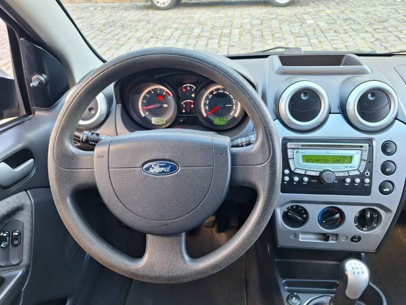 FORD - FIESTA - 2010/2011 - Preta - R$ 32.900,00