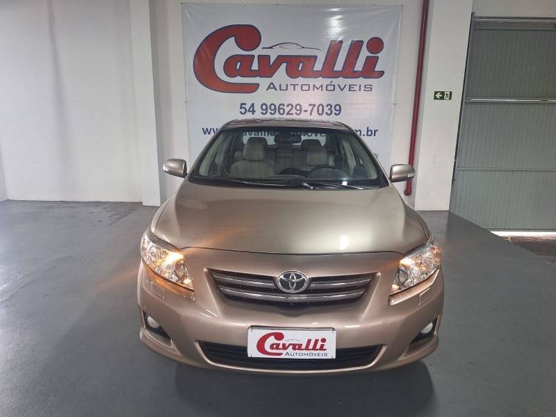 TOYOTA - COROLLA - 2010/2011 - Bege - R$ 66.900,00