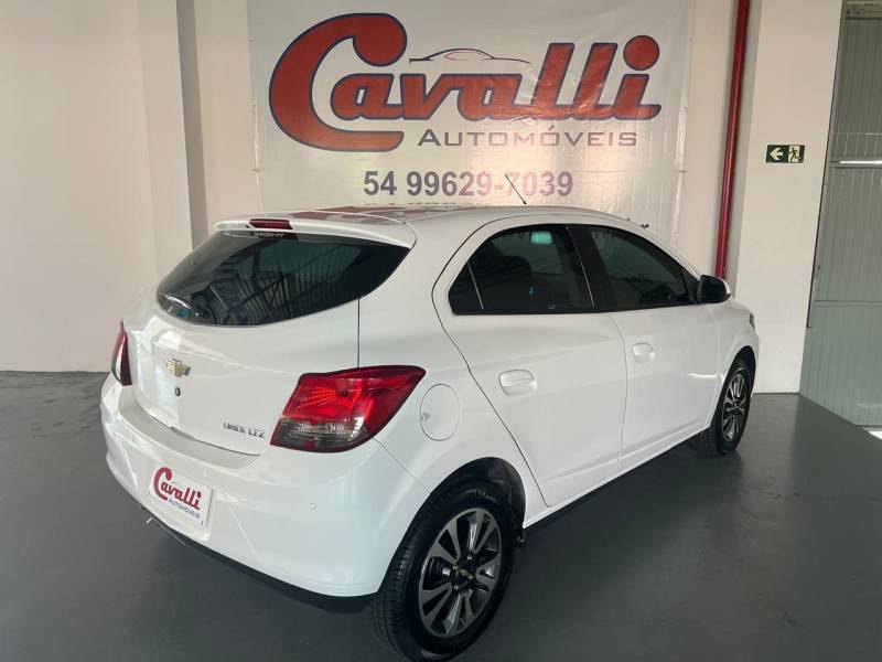 CHEVROLET - ONIX - 2016/2016 - Branca - R$ 58.900,00