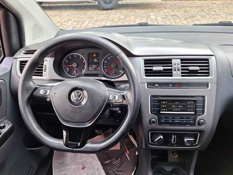 VOLKSWAGEN - FOX - 2015/2016 - Preta - R$ 47.900,00