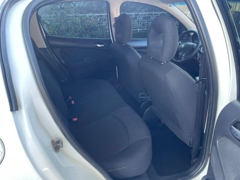 PEUGEOT - 207 - 2011/2012 - Branca - R$ 25.900,00