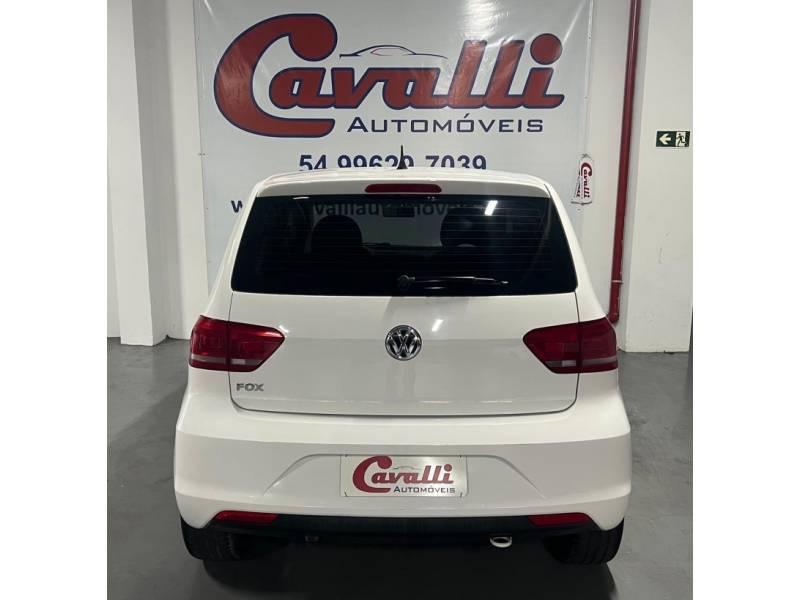 VOLKSWAGEN - FOX - 2014/2015 - Branca - R$ 43.900,00