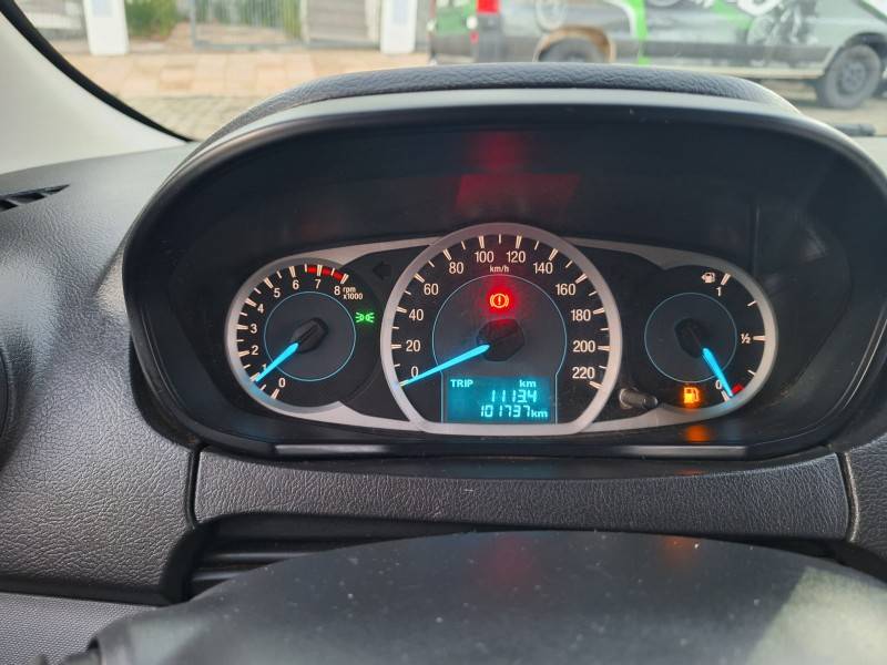FORD - KA + - 2015/2016 - Prata - R$ 43.900,00