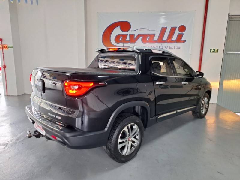 FIAT - TORO - 2016/2017 - Preta - R$ 100.900,00