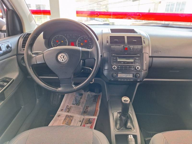 VOLKSWAGEN - POLO SEDAN - 2010/2011 - Prata - R$ 39.900,00