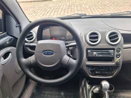 FORD - KA - 2011/2012 - Preta - R$ 24.900,00