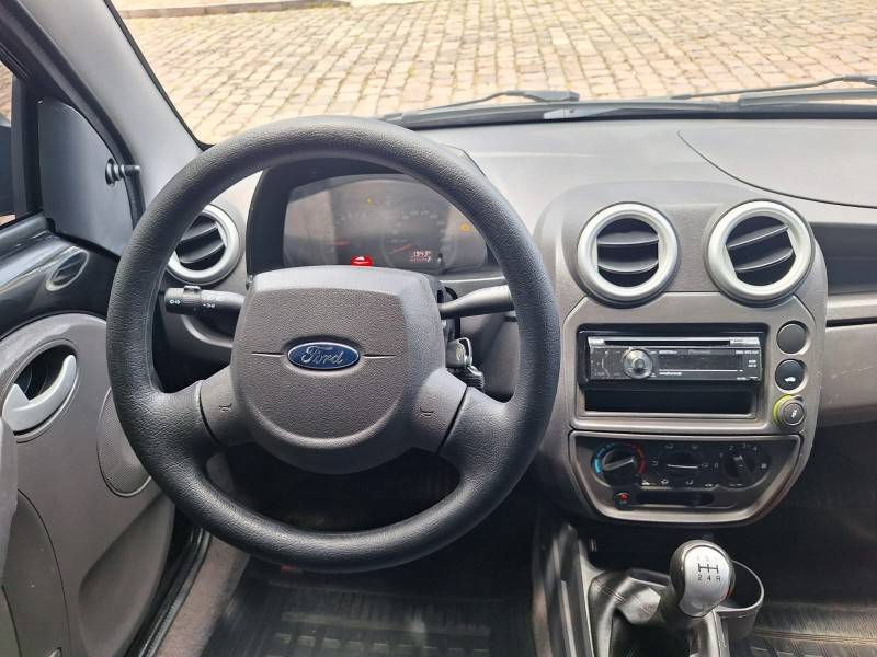 FORD - KA - 2011/2012 - Preta - R$ 24.900,00
