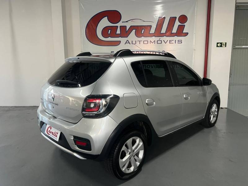 RENAULT - SANDERO - 2015/2015 - Prata - R$ 45.900,00