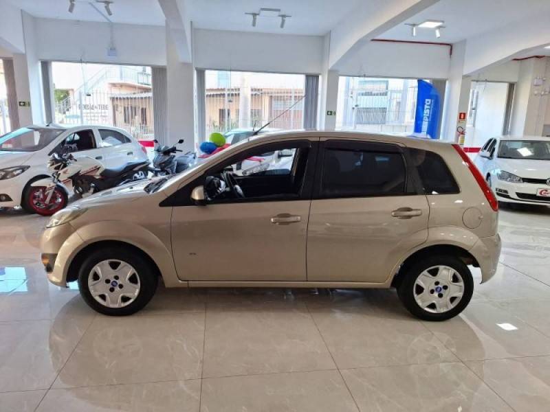 FORD - FIESTA - 2013/2014 - Prata - R$ 31.900,00