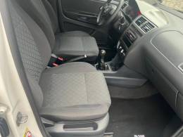 VOLKSWAGEN - FOX - 2014/2015 - Branca - R$ 43.900,00