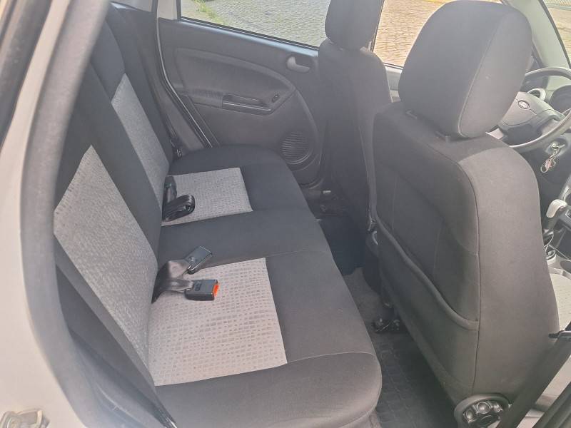 FORD - FIESTA - 2012/2013 - Branca - R$ 34.900,00