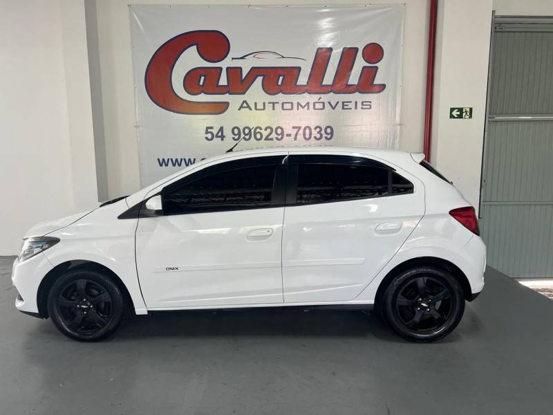 CHEVROLET - ONIX - 2014/2015 - Branca - R$ 48.900,00