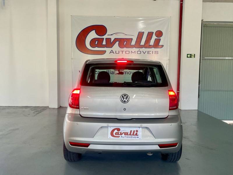 VOLKSWAGEN - FOX - 2010/2011 - Prata - R$ 32.900,00