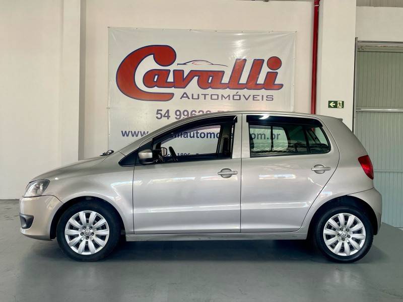 VOLKSWAGEN - FOX - 2010/2011 - Prata - R$ 32.900,00