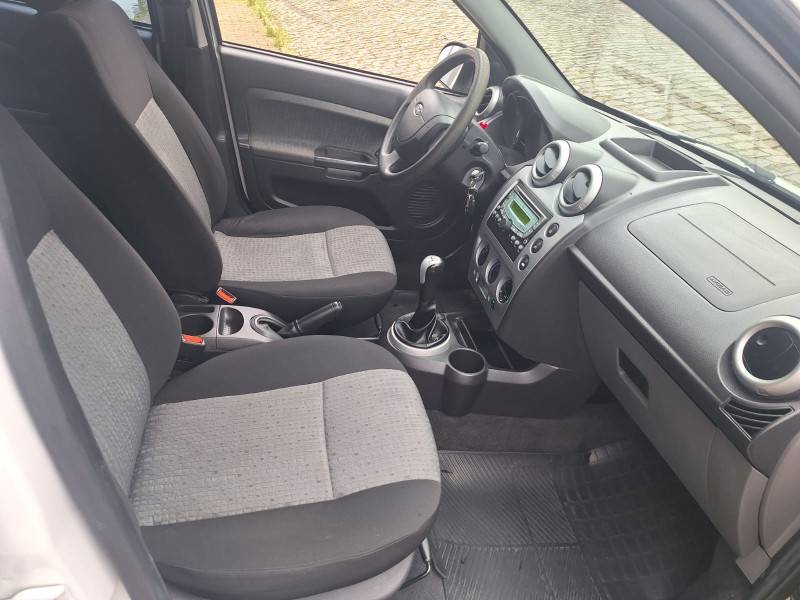 FORD - FIESTA - 2012/2013 - Branca - R$ 34.900,00