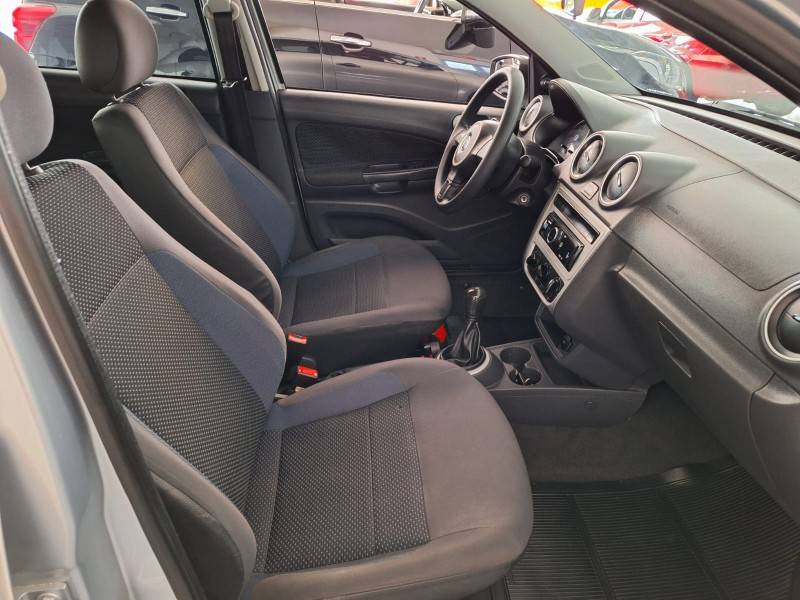 VOLKSWAGEN - GOL - 2014/2015 - Prata - R$ 37.900,00