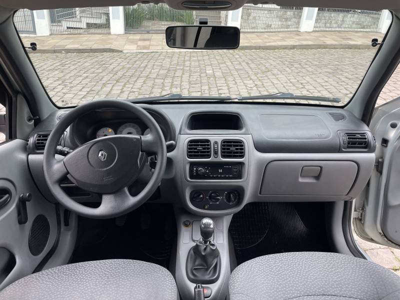 RENAULT - CLIO - 2008/2009 - Prata - R$ 23.900,00