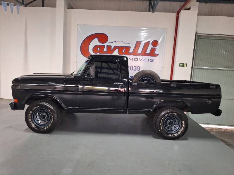 FORD - F-1000 - 1988/1989 - Preta - R$ 79.900,00