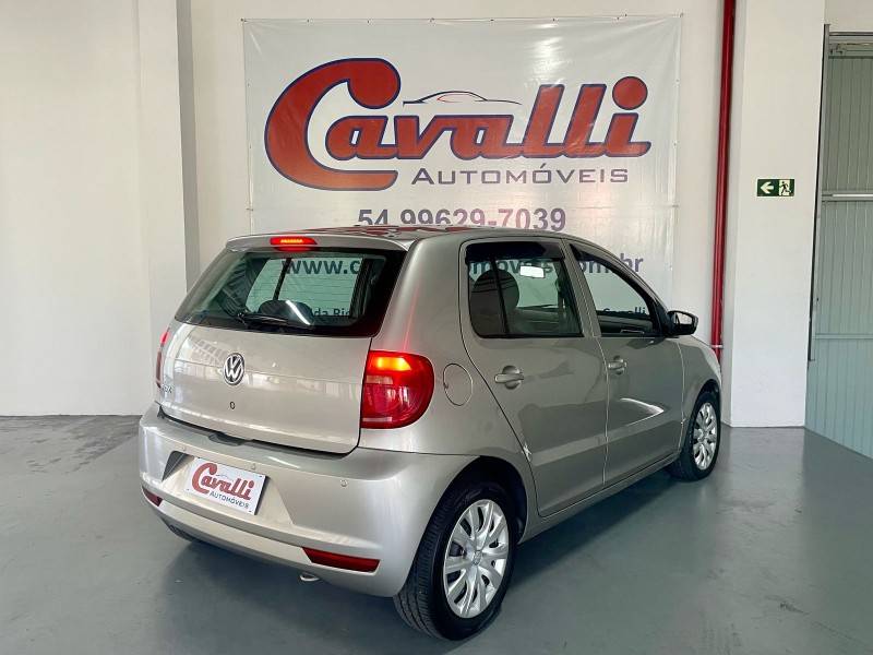 VOLKSWAGEN - FOX - 2010/2011 - Prata - R$ 32.900,00
