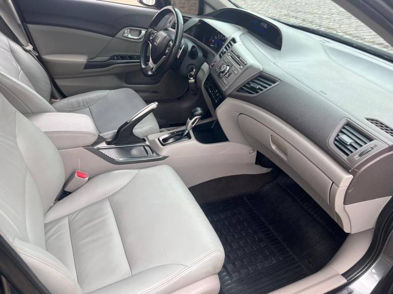 HONDA - CIVIC - 2013/2014 - Cinza - R$ 73.900,00