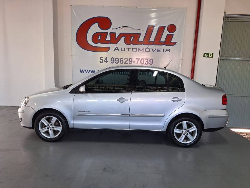 VOLKSWAGEN - POLO SEDAN - 2010/2011 - Prata - R$ 39.900,00