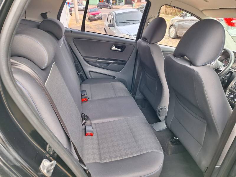 VOLKSWAGEN - FOX - 2015/2016 - Preta - R$ 47.900,00