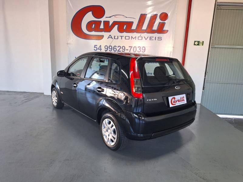 FORD - FIESTA - 2010/2011 - Preta - R$ 32.900,00